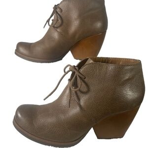 Korks by Kork-Ease Leather Lace-Up Ankle Booties Tan Brown Chunky Heel 9.5M
